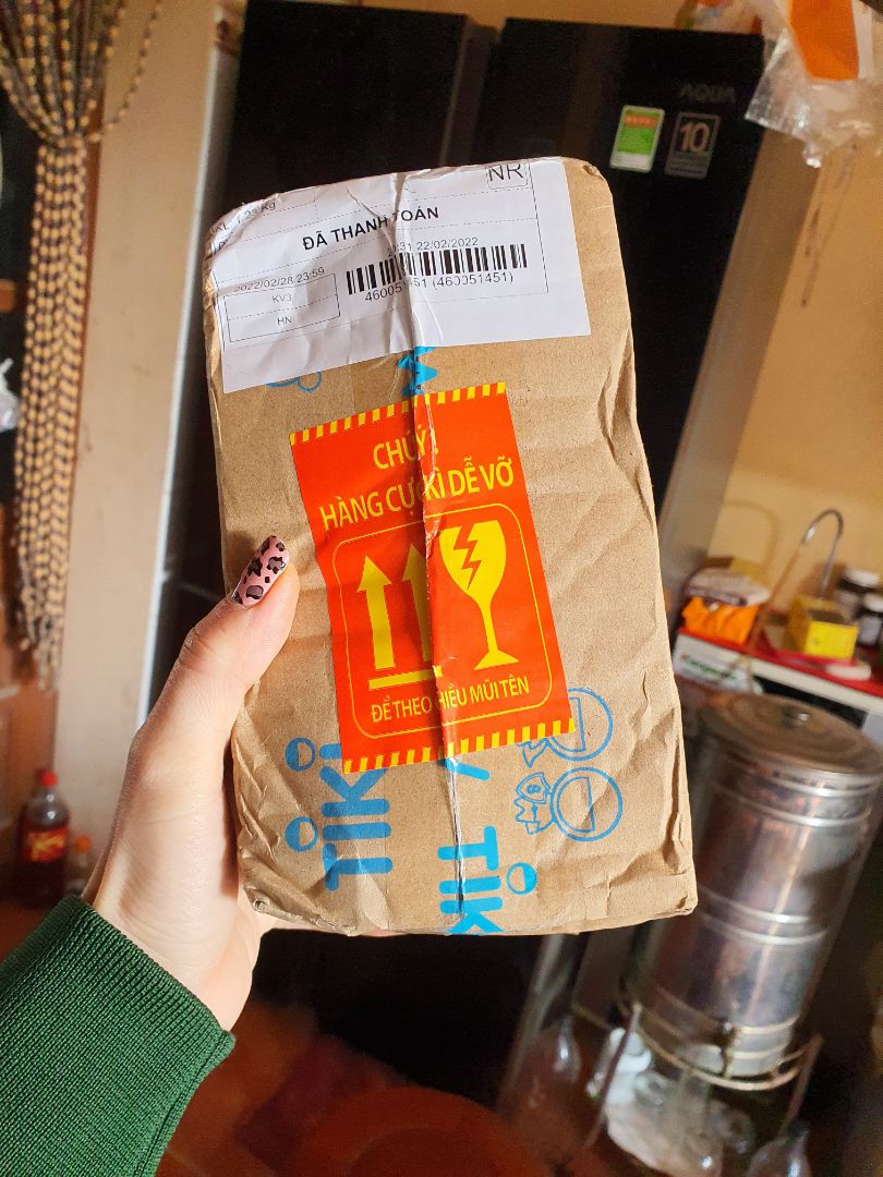 packing tốt. có kèm theo thư cám ơn dễ thương. sản phẩm check đc code. mình nghĩ mùa dịch nhà nào cũng nên có 1 hộp VitaminC để tăng sức đề kháng.