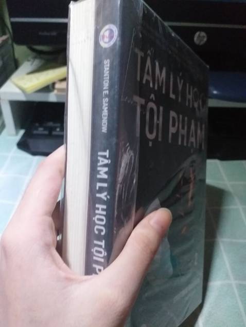 sách của fahasa thì khỏi phải bàn rồi, chất lượng rất tốt. Đơn mình mua hộp giao đến vẫn y nguyên ko bị móp méo gì, giá cả lại rất rẻ (rẻ hơn những shop khác rất nhiều nha, mình đã đi tìm cuốn này từ *** đến tikki thì thấy chỗ này là ngon bổ rẻ nhất đó) hơi buồn vì ko có seal thay vào đó là shop đã dùng bao nilong và bao lại cho mình. thấy sách này đc review khá hay nên mình mua về để đọc xem như thế nào khà khà. nên mấy bạn nếu thích hoặc tò mò về cuốn này thì có thể mua thử về đọc sao nhé.( à quên hình như sách ko cho bookmark thì phải tại mình chả thấy nó đâu huhu)