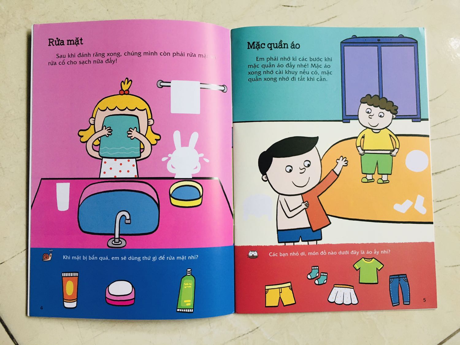 Giao hàng nhanh! Màu sắc đẹp, chất lượng sách tốt, nội dung phù hợp cho các bạn học mẫu giáo vừa học vừa chơi. Nhưng số lượng trang và sticker hơi ít