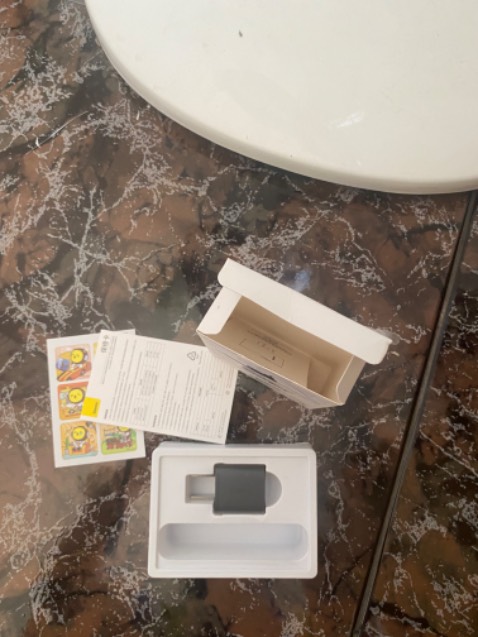 mua set cốc và cáp sạc mà mở ra có mỗi cốc ???