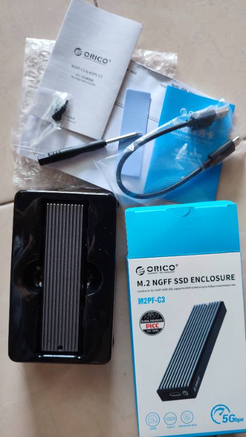 Hộp ổ cứng M.2 SSD  nhận về gắn dĩa vào nhận ngay . Máy chạy Windows 11 .