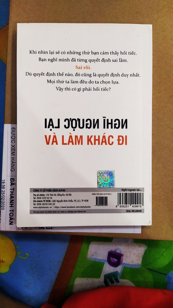 Lần 1 mình đã yêu cầu đổi vì nhận sách cũ, lần 2 nhận sách còn cũ hơn lần 1. Chẳng lẽ khi đóng gói sp nhân viên Tiki không nhận ra là sách cũ bẩn. Mất 2 lần chuyển lãng phí thời gian và công sức của 2 bên mà không thể hài lòng được. Đề nghị tiki thu hồi và hoàn lại tiền giúp mình.