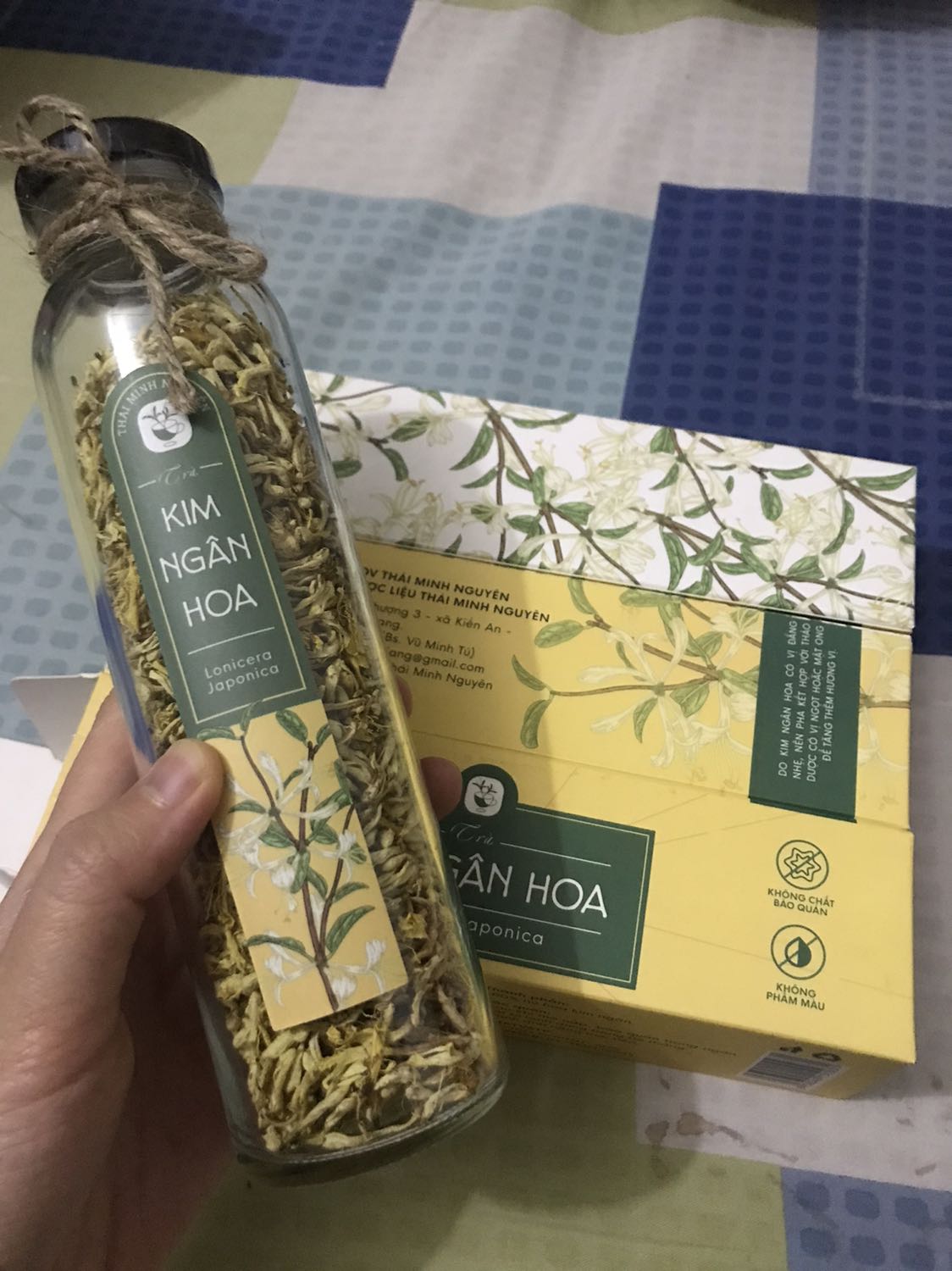 Shop giao hàng nhanh, đóng gói cẩn thận, hộp trà siêu xinh. Mình chưa uống nhưng nhìn package là khá thích rồi. Chúc shop đắt hàng!