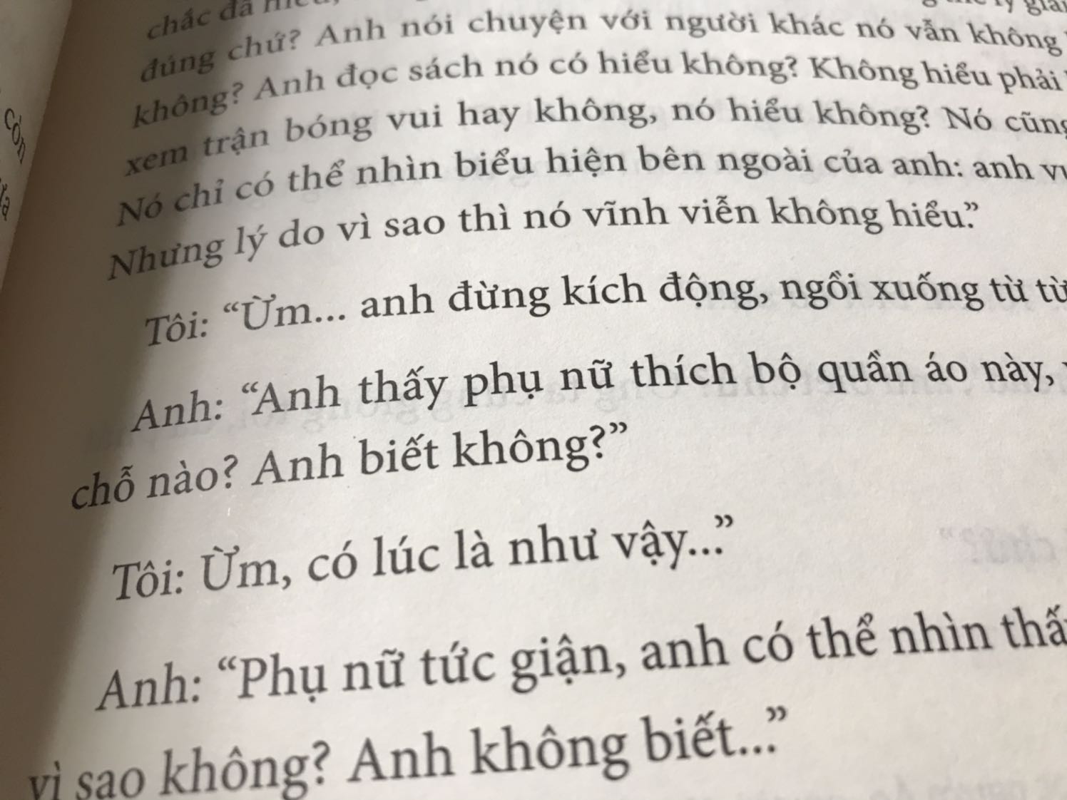 Tò mò đặt thử, đọc thử, phát hiện bản thân bị cuốn vào những câu chuyện ở trong sách khi nào không hay. 
Nội dung rất thú vị, tuy nhiên không phải câu chuyện nào cũng hiểu được, có lẽ do kiến thức bản thân không đủ, hoặc có lẽ chưa đủ sâu trong ý thức, suy nghĩ. 
Mn có thể tham khảo những bài review trên mạng để rõ hơn về nội dung sách. 
Màu giấy ngả ngà, đọc lâu không nhức mắt, chất lượng giấy cũng như mực in ổn áp. 
Tuy nhiên, mình có chút góp ý nho nhỏ về một số lỗi hình thức mình nhận thấy: thiếu chấm câu, thiếu dấu hay thiếu chữ cái. 
Hy vọng nhà xuất bản để ý và sửa chữa để sách được hoàn thiện kể cả nội dung và hình thức. 
Đáng mua!