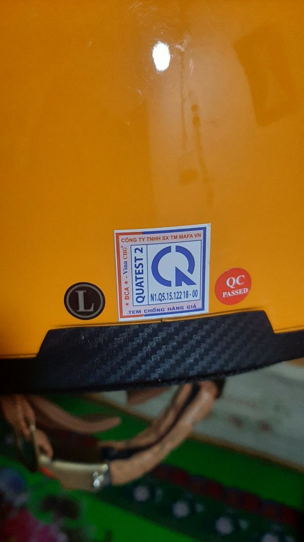 ??Bắt đền shop
Lần đầu em mua là mũ màu vàng size M, thấy hàng gửi về bao bì in size M, em cũg ko chú ý đằng sau mũ là size L, thấy đội vừa đẹp là ưng.
Lần này đứa cháu nhờ mua mũ như em mà màu khác, nên em đặt màu xanh mực nhám cũng size M. ai ngờ về bị chật lúc đó mới biết hóa ra từ ban đầu shop gửi sai size mũ cho em. 
Số em còn hên trong rủi có cái may, tội cháu em giờ mũ chật có dc đổi ko shop.
shop trả lời tin nhắn giúp em với em nhắn 2 tháng rồi mà ko thấy trả lời ??