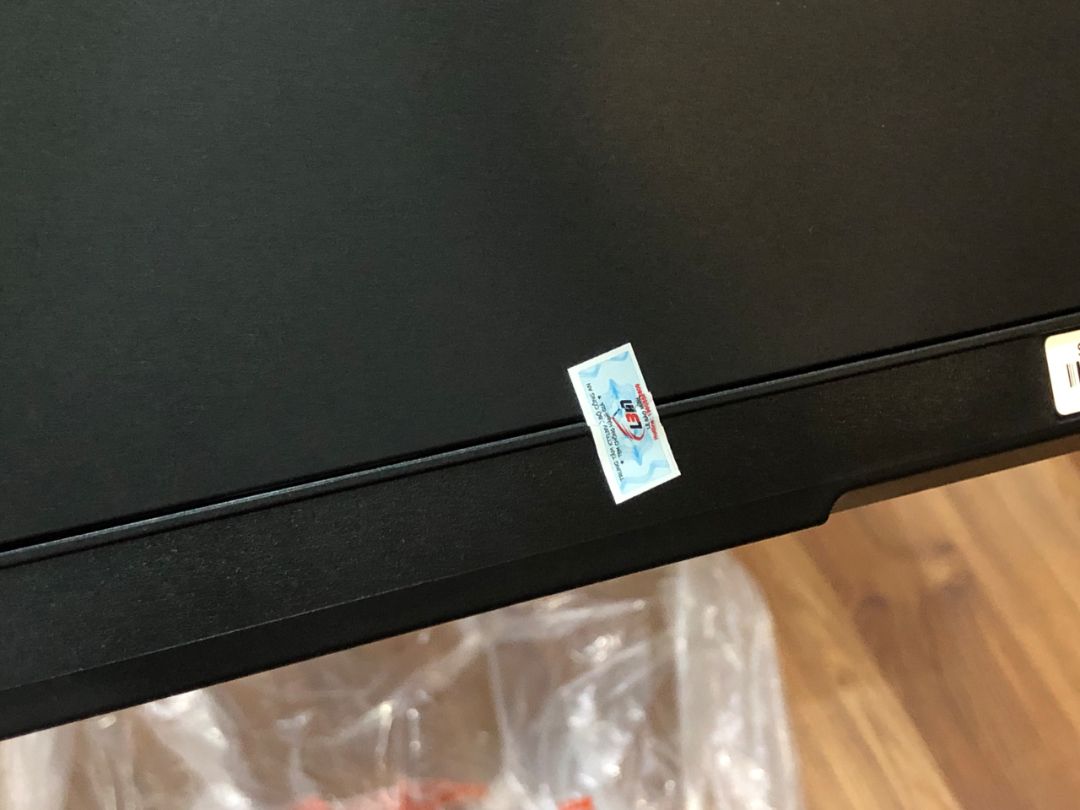 giao nhanh nhưng hôm trời mưa to lại không có hộp hay xốp bảo vệ, mang về mở ra thì tem LBM đã rách rồi không bjeest vấn đề bảo hành như nào, mới đầu in thì mực chưa đều bị sọc ngang, in lâu thì hết và ổn định hơn máy không ổn như dòng ip2700 in chất lượng tốt vì giá đắt hơn