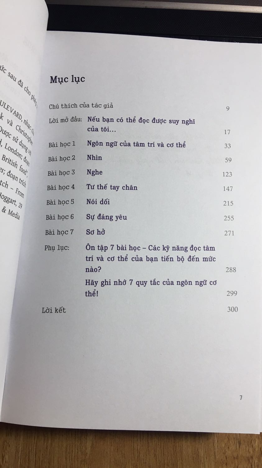 Mình được nhiều anh chị giới thiệu nội dung "Ngôn ngữ cơ thể", theo quan điểm của mình thì đây là phần rất quan trọng trong kỹ năng giao tiếp. Vậy nên mình quyết định mua cuốn sách này để tìm hiểu. Nội dung trình bày khá dễ hiểu, phân tích cụ thể.
Sách nhận được thì mới và được bookcare cẩn thận.
Rất hài lòng!