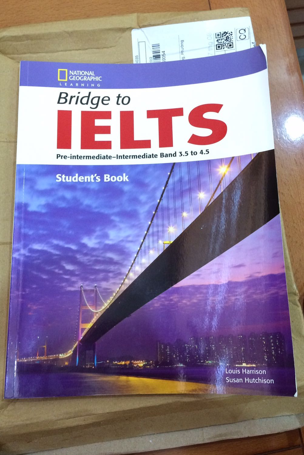 Nội dung sách hay nhưng sách tiki giao đến bị quăn, hơi nát và điều đó rất tệ đối với mình mong tiki để ý khâu chọn sản phẩm đóng gói kĩ hơn nữa