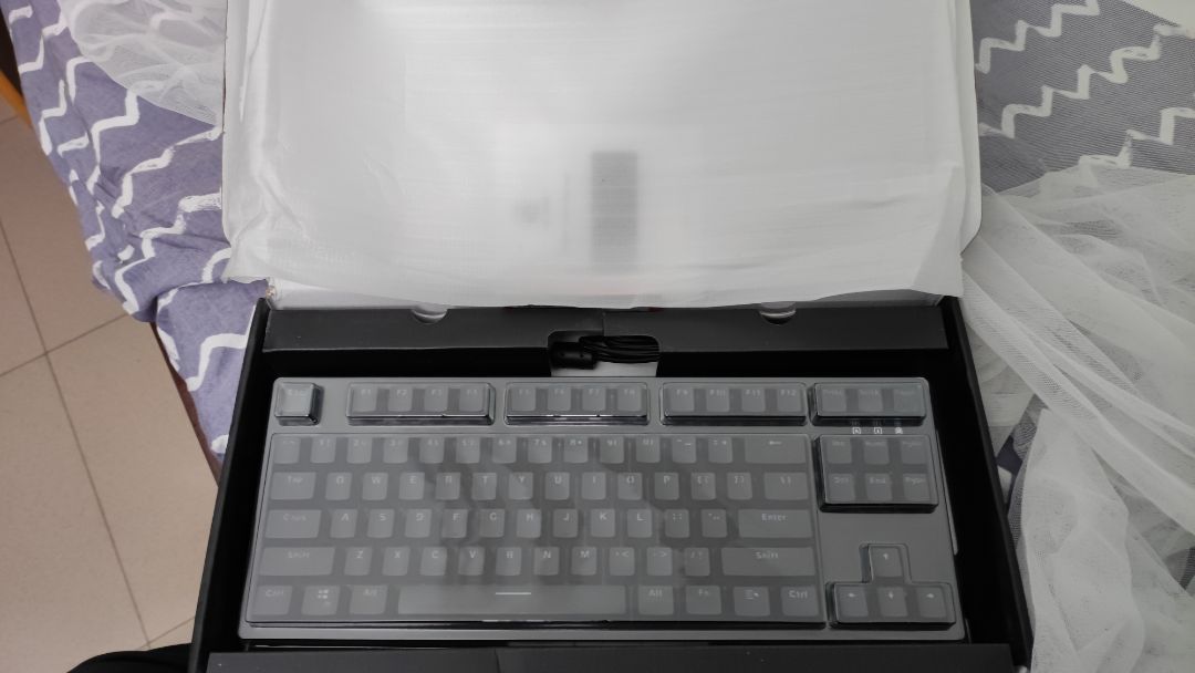 Giao hàng nhanh, sản phẩm giao đến khớp với mô tả của shop, hộp bị móp 1 chút nhưng không có thiệt hại bên trong. Sẽ tiếp tục ủng hộ shop sau này !