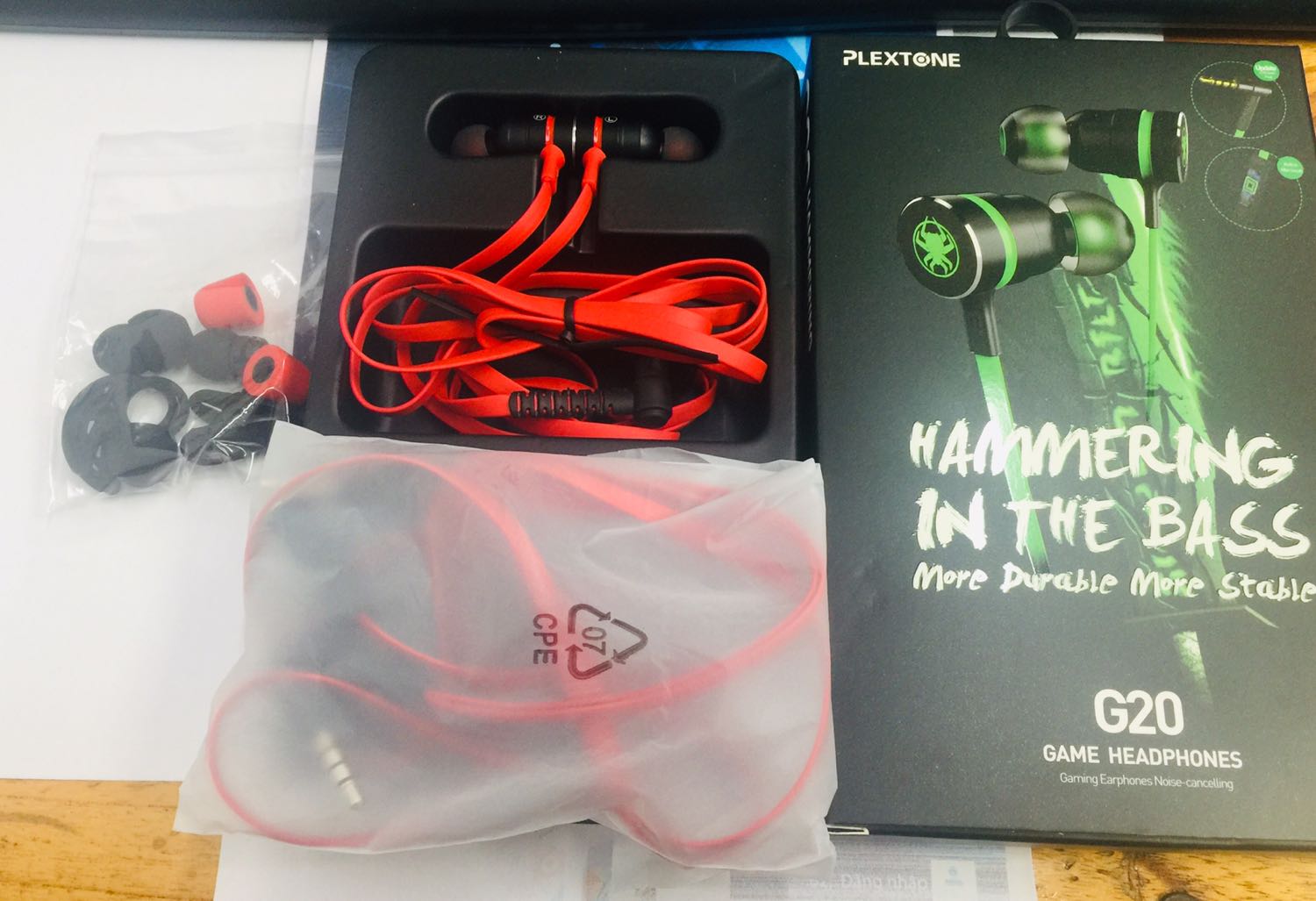 Chất lượng sản phẩm của shop 4tech tuyệt vời, âm thanh trong trẻo, chống ồn, có nhiều dây nối hỗ trợ thêm và kèm thư cảm ơn rất dễ thương. Thời gian giao hàng nhanh. Cảm thấy hài lòng vì mua được sản phẩm tốt mà còn được nhập thêm mã giảm giá, quá ưu đãi