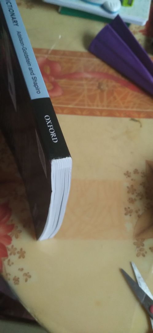 Sách giao đúng hạn, có bọc xốp chống sốc và màng co nên trông đẹp và mới. Bạn nào mua sách đắt tiền nên mua Fahasa dù giao hơi lâu với phí ship hơi đắt nhưng bảo quản và vận chuyển sản phẩm tốt.

Sách đẹp. Có 12 chủ đề, mỗi chủ đề có từ 9-21   bài. Mục lục ở đầu sách. Cuối sách có bảng động từ có quy tắc và bất quy tắc. Cuối sách cũng có phần từ tiếng Anh hoặc tiếng Việt theo trang để dễ tra cứu.

Tớ lúc đầu cũng không có ý định mua, học từ vựng k hình rất ổn. Nhưng nếu bạn đang ở trình độ sơ cấp hay trung cấp thì nên mua quyển này: OPD được chia chủ đề hợp lí, dễ học, không khô khan hay bị ngộp như những sách từ vựng theo chủ đề khác, thêm nữa là NXB Oxford nên cũng rất yên tâm.

Sách đắt nhưng nếu bạn chăm chỉ thì sẽ không phí tiền đâu. À mà nếu thích học từ vựng có hình mà ngại k có tiền thì đừng in hay mua lậu nhé: in đen trắng hình khó nhìn hoặc in màu thì không bằng mua sách thật luôn?.