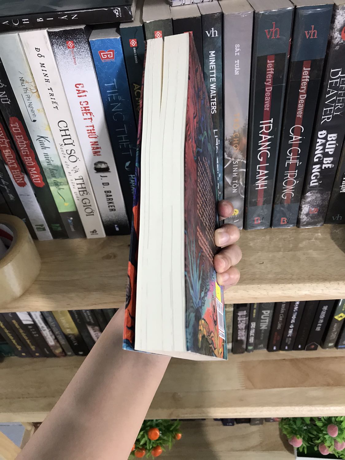 Săn sale 91% nên chỉ còn 12k hoy. Rất thích. sách dày dặn mới lắm. 5 sao. Shipper thân thiện nhiệt tình