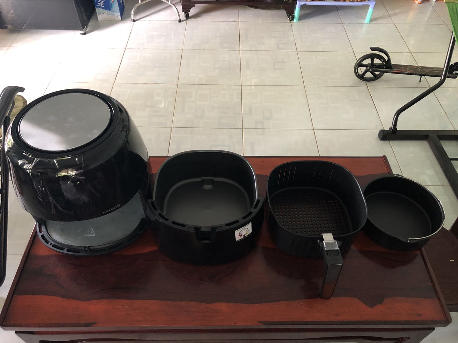 Sản phẩm giao rất nhanh, 2 ngày là có, ok. Đóng gói kỹ càng. Có kèm nồi nướng bánh. Cấm điện lên hoạt động rất ổn định. Để trải nghiệm tiếp. Cảm ơn shop nha