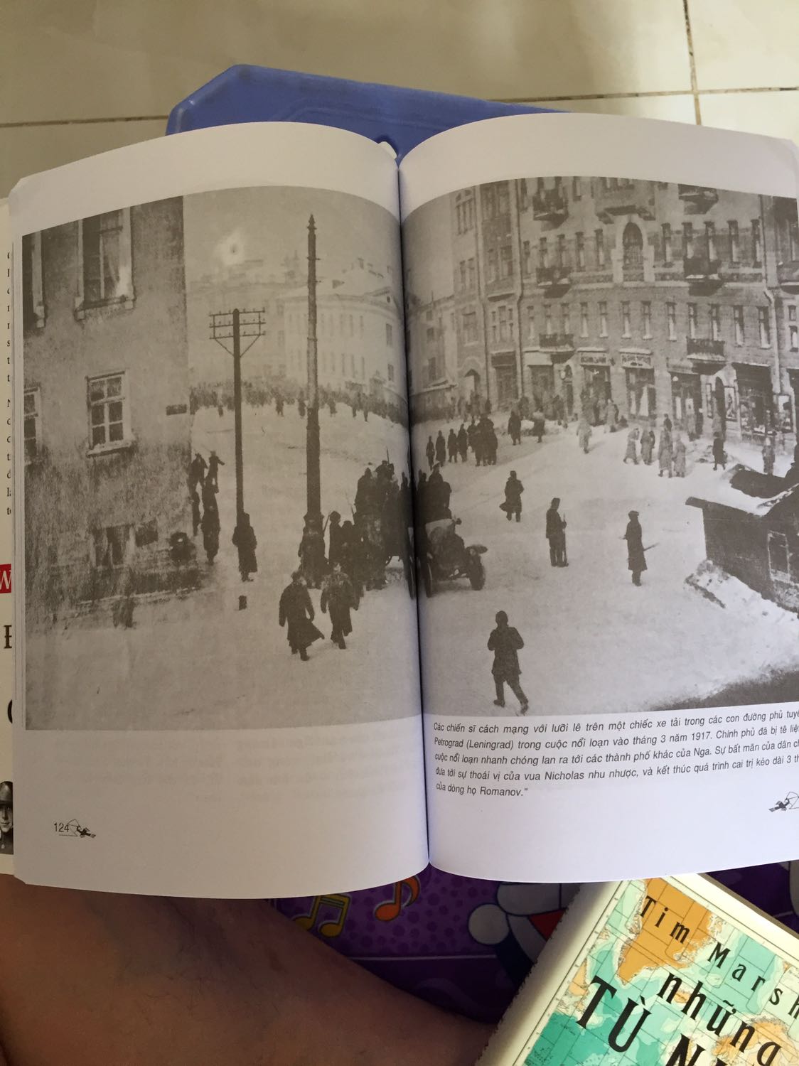 Bìa sách in chữ nổi rất đẹp, hình ảnh kem theo nội dung sách gây hứng thú cho việc nghiên cứu. Giá cả hợp lý