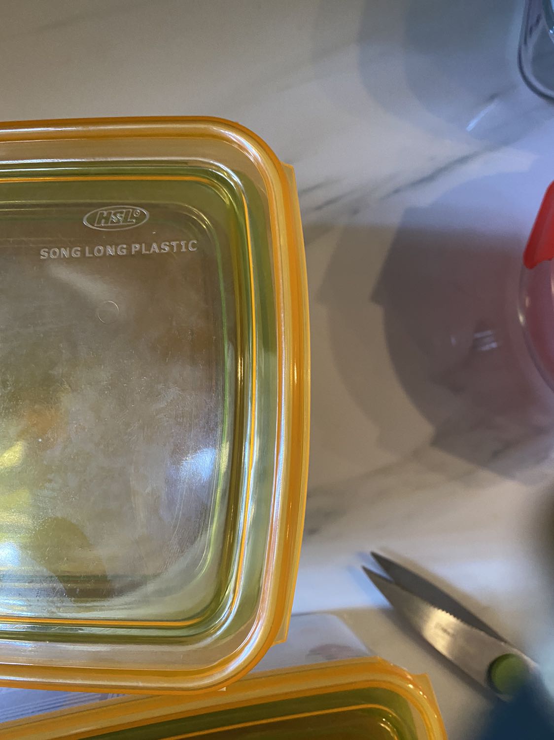 Vừa mở ra đã bể sẵn bên trong rồi,nhắn thì kg ai trả lời