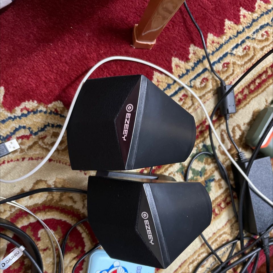 Loa nghe tạm cũng được.....