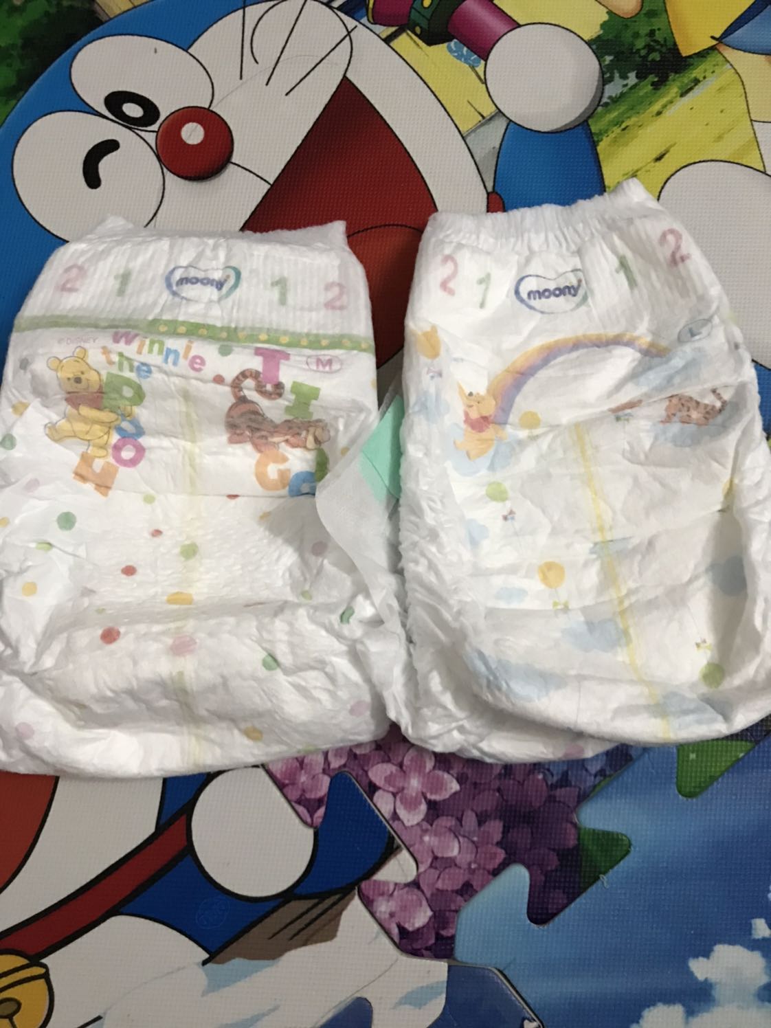 tiki vui lòng liên hệ lại giúp mình nha. mình nghĩ đây là hàng giả kém chất lượng. mình đã mua nhiều lần của tiki. nhưng lần này rất thất vọng. tã Size M bông rất chất lượng, không bị dồn bông cho dù bé tè nhiều lần. còn Size L mua lần này bé tè 1 lần đã dồn bông. tiki vui lòng liên hệ lại giúp mình nha. mình nghĩ đây là hàng giả kém chất lượng. mình đã mua nhiều lần của tiki. nhưng lần này rất thất vọng. tã Size M bông rất chất lượng, không bị dồn bông cho dù bé tè nhiều lần. còn Size L mua lần này bé tè 1 lần đã dồn bông.