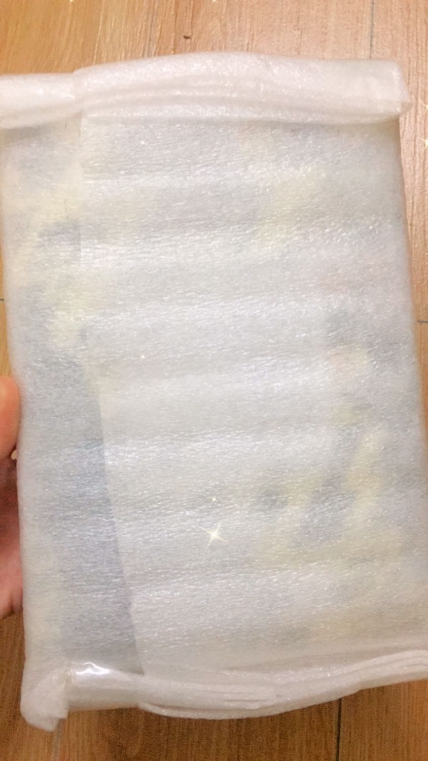 giao hàng nhanh rẻ có mình có inbox hỏi shop có bookmark kh shop nói có mình đặt liền giao hàng chắn chắc truyện hay nói chung là 10 sao mình chấm 10/10 luôn nhá.
À gói hàng rất chắc chắn nha nhận hàng mình vui cực luôn ấy 🙆‍♀️❤️