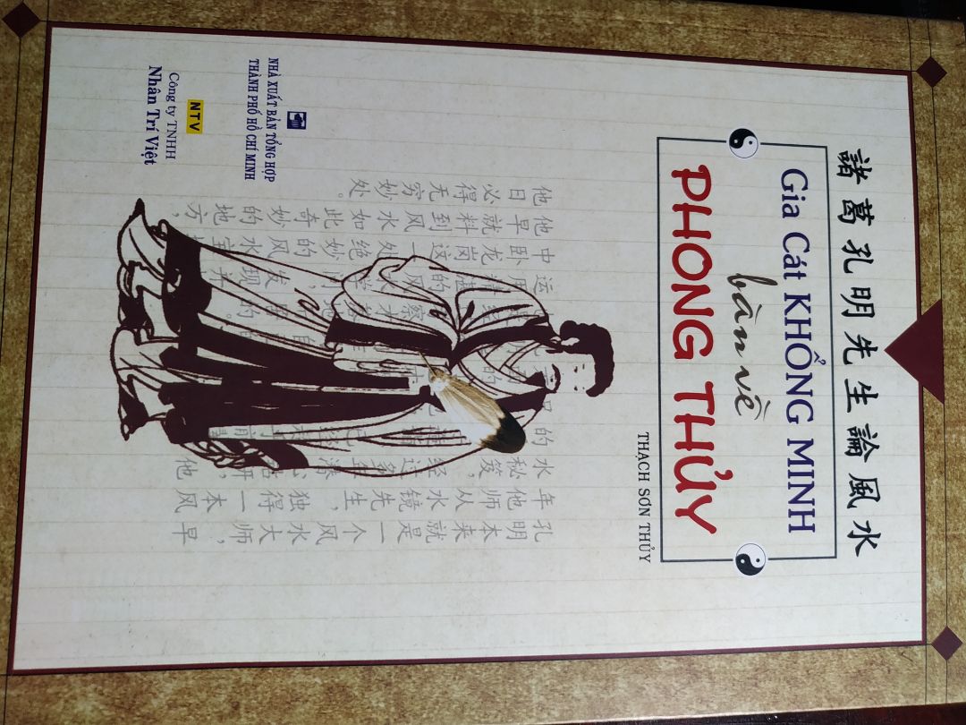 Sách bị rách bìa sau.
Giữa 2021 rất thất vọng khi mua sách của Tiki, toàn bị lỗi, bị bẩn, cũ, ố vàng.
Thùng gửi hàng cũng rách ngược rách xuôi.