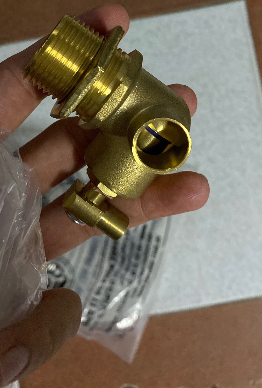 Sản phẩm gọn, nhìn chắc chắn, chất liệu bên ngoài có vẻ rất tốt, có phiếu bảo hành. Nên mua phao này thay vì các sản phẩm ngoài ko nhãn mắc ngoài thị trường