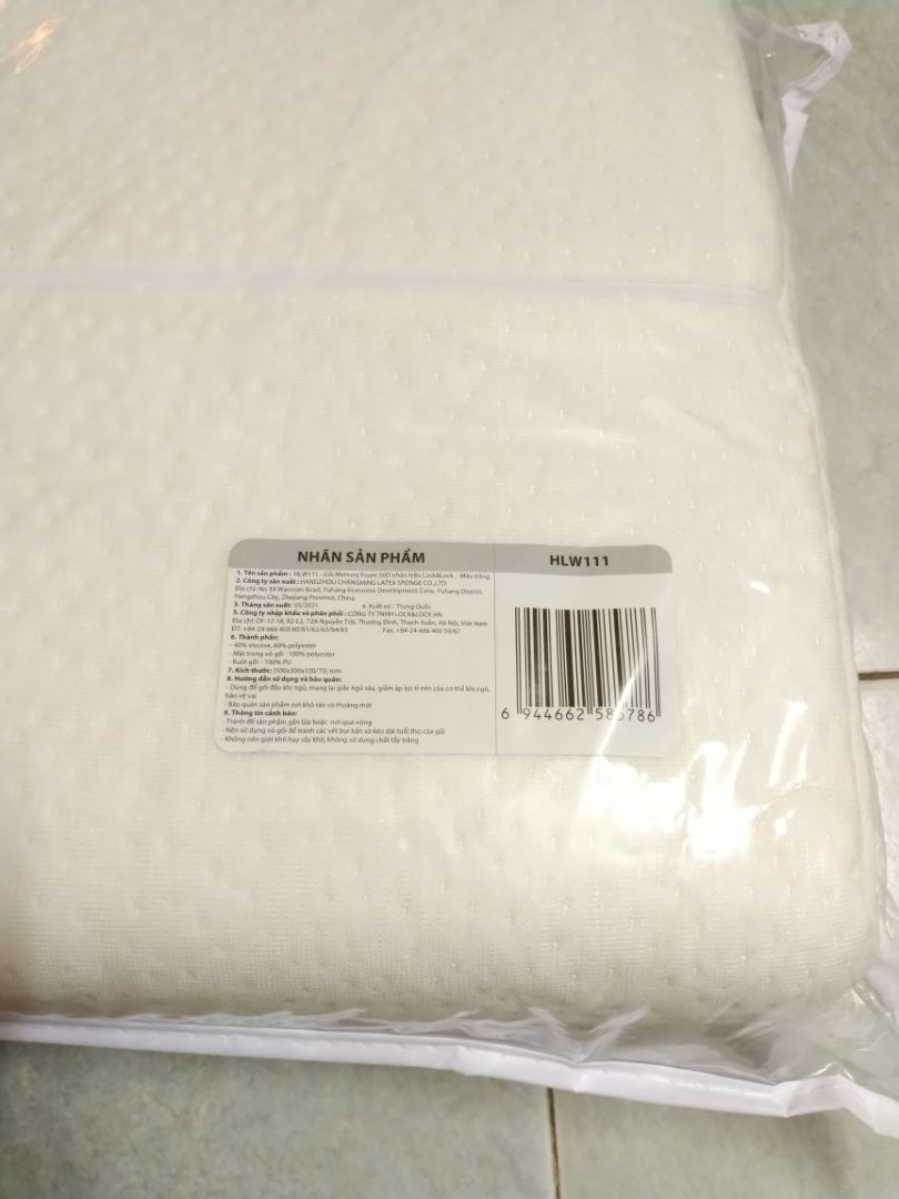 Tiki giao hàng siêu nhanh. SP mới nguyên. Mình thường xuyên ngồi máy tính nên bị đau cổ vai gáy ảnh hưởng giấc ngủ, mua thử sp thấy rất ok. Ban đầu thấy hơi cứng nhưng dùng quen và hiệu quả rõ rệt, ngủ nhanh, giấc ngủ sâu, tỉnh giấc không bị đau. Chiều cao gối vừa phải, bạn nào quen ngủ gối cao thì quay ngược gối lại cũng đc ạ. SP tốt, sẽ mua giành tặng người thân, sp giá sale tốt hơn mua ngoài siêu thị. Cảm ơn Tiki rất nhiều!.