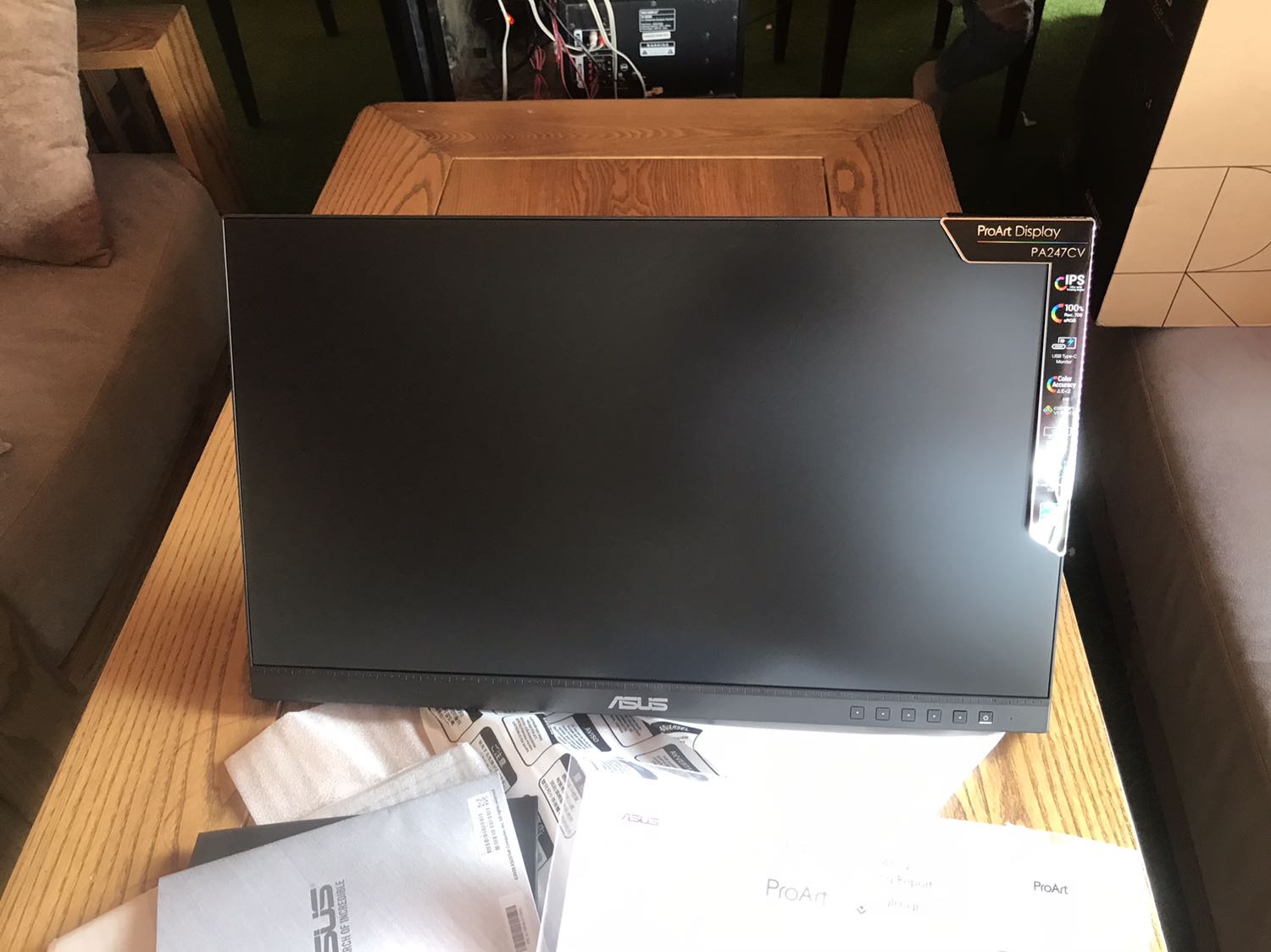 Màu sắc đẹp chuẩn, sáng mà lại dịu mắt. Màu chân hơi lạc tông với màn. Tiki đưa thời gian giao lâu quá, tận 16 ngày từ HCM ra Phú Quốc nhưng cũng đáng công chờ Màu sắc đẹp chuẩn, sáng mà lại dịu mắt. Màu chân hơi lạc tông với màn. Tiki đưa thời gian giao lâu quá, tận 16 ngày từ HCM ra Phú Quốc nhưng cũng đáng công chờ