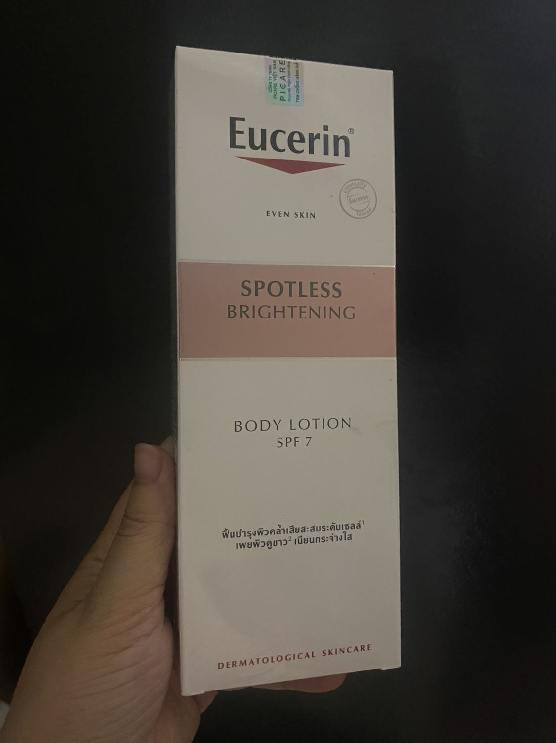 Sản phẩm đóng gói, niêm phong cẩn thận
Hàng date mới, chuẩn hãng