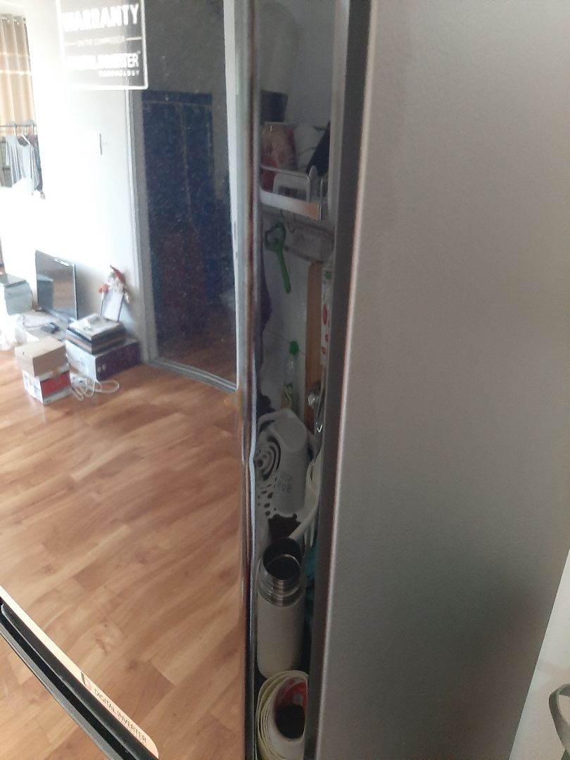 tủ xịn xò. giao cũng rất nhanh (nhanh hơn dự định)
NHƯNG bị móp 2 chỗ bên hông tủ!