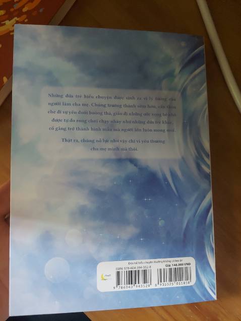Sách mình thấy khá là hay, có những câu đọc đau lòng lắm, những đứa trẻ hiểu chuyện thường rất thiệt thòi
