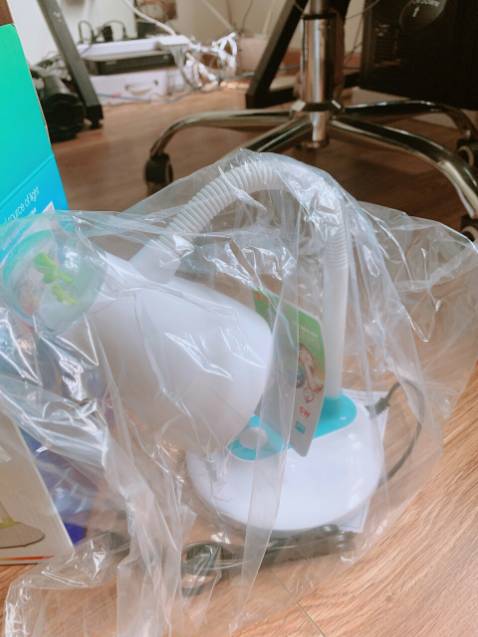 Đèn đẹp, đuôi đèn trang trí hình cây cảnh nhìn rất dễ thương. Rất tin tưởng hàng Rạng Đông. Cảm ơn Tiki.