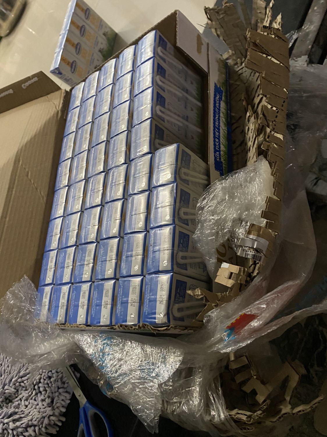 Đặt hàng gần 2 tháng mới nhận được. Huỷ đơn thì ko hỗ trợ. Giao hàng đã bị hư đổ hết 2 hộp sữa TH hôi thối cả thùng hàng thế này ai mà dám mua trên tiki nữa.