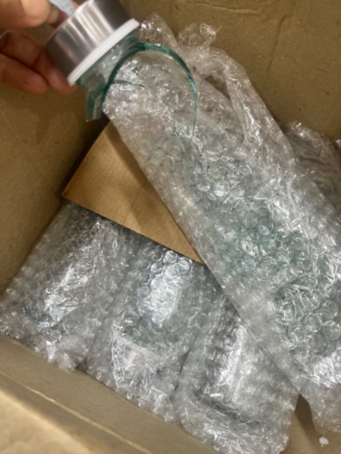 Nay nhận hàng, bị bể 1 chai ak shop