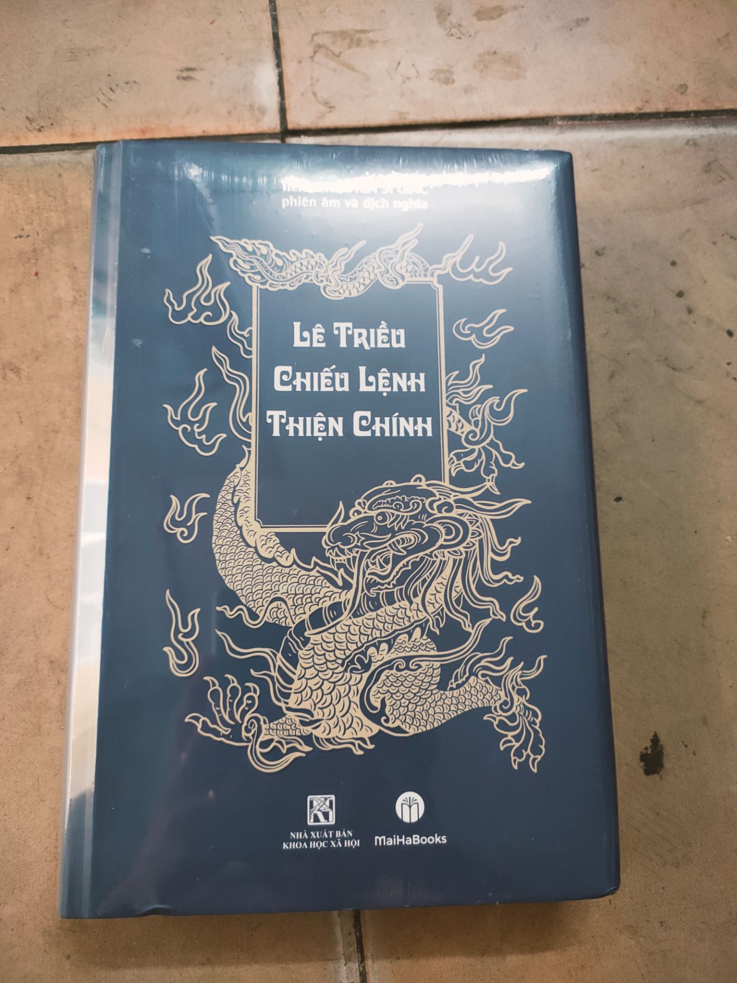 shop sách giao đúng hẹn và đóng gói cẩn thận. bìa đẹp. chất giấy tốt. quên chụp