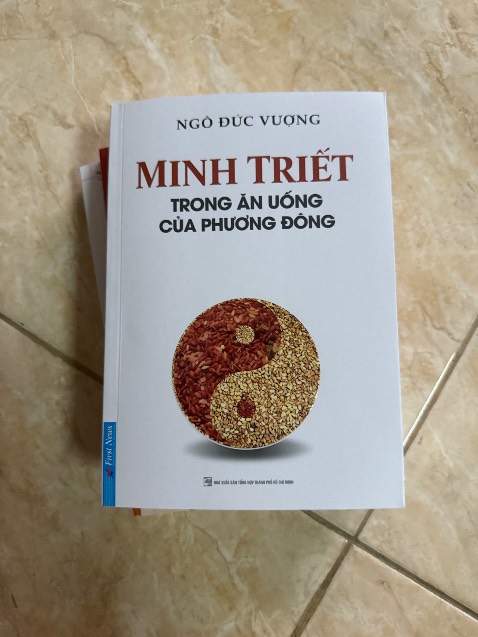 Sách này chính hãng là quý rồi, không như những quyển sách kia mua cùng nhìn “cấu hình” thật chán.