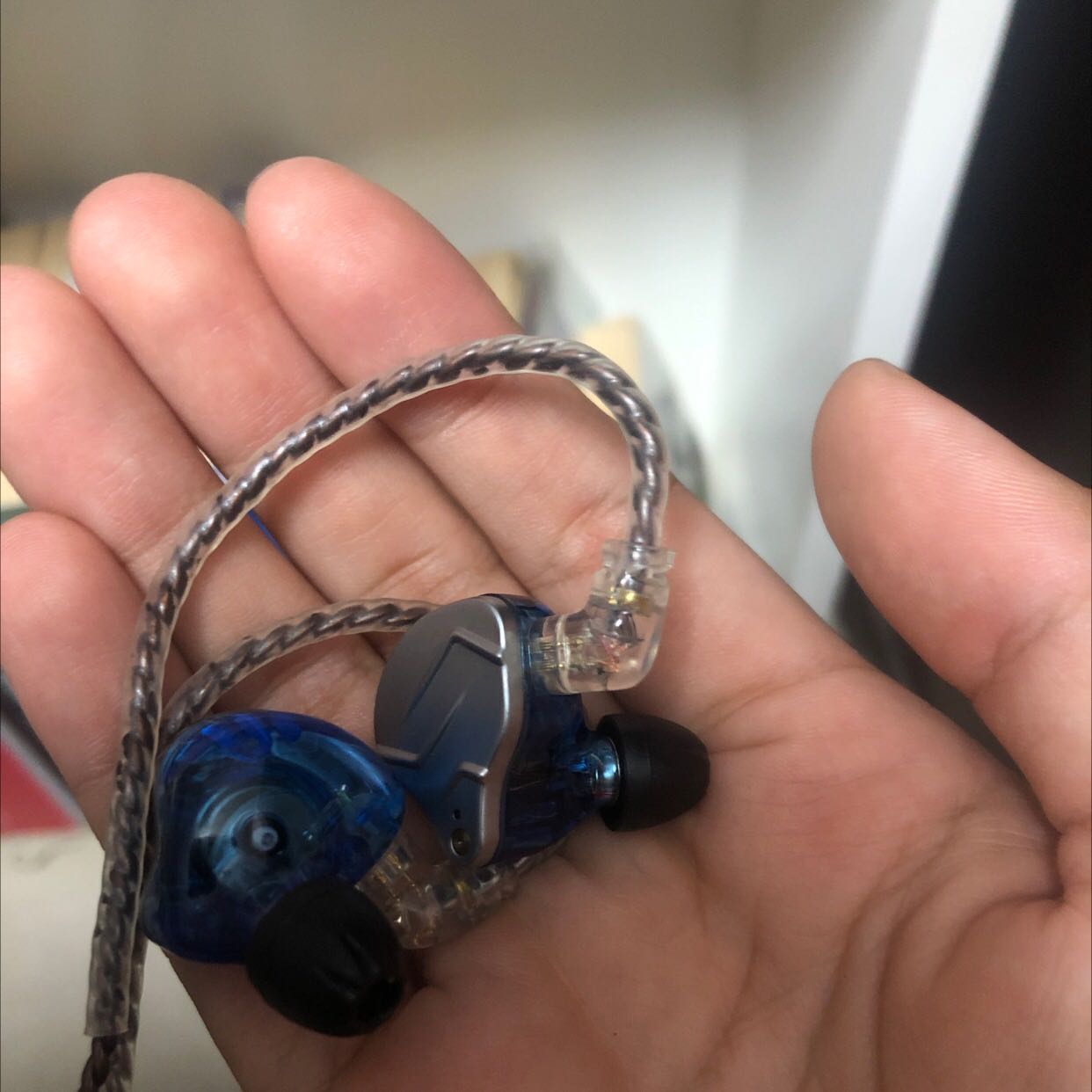 Sử dụng được 3 tháng rồi mới lên đây review cho ace. Rất tốt với giá tiền rẻ bèo, bền ( mình xài khá là phá của), hơi thiếu tầng trầm Sử dụng được 3 tháng rồi mới lên đây review cho ace. Rất tốt với giá tiền rẻ bèo, bền ( mình xài khá là phá của), hơi thiếu tầng trầm