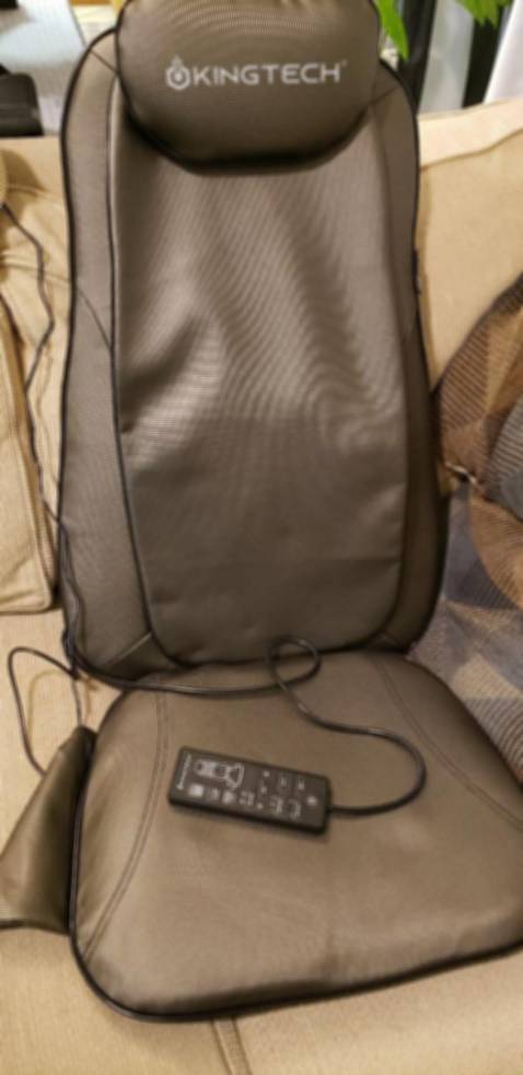 Vừa nhẹ vừa êm, ngồi cực kỳ thoải mái luôn. con lăn mát xa thì buồn buồn cực kỳ thích. Dùng 1-2 lần đầu xong quen luôn với dễ điều khiển lắm. Giá thì hơi cao nhưng mà chất lượng rất tốt, có bảo hành và đã gọi điện xác nhận. Uy tín!