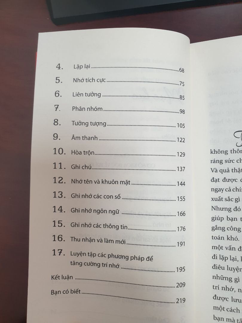 Sách viết đơn giản, dễ hiểu, tổng hợp nhiều kiến thức tham khảo từ các tài liệu khác nhau, tuy nhiên có vẻ hơi ít số liệu minh chứng, nếu đọc nhiều sách về cải thiện trí nhớ thì thấy một số đoạn viết đọc thấy rất quen. Chắc nhóm tác giả tham khảo nhiều sách. Sách đưa ra các phương pháp để tăng khả năng nhớ của mọi người (có phương pháp hữu ích nhưng cũng có phương pháp thấy nửa vời, hời hợt). Hơn nữa nếu theo tiêu đề thì Cải thiện trí nhớ chỉ trong 7 ngày thì thực sự là điều khó. Cần luyện tập nhiều hơn thế nữa để cảm thấy tự tin về trí nhớ của bản thân. Đánh giá 5 sao cho sách vì là sách do người Việt viết.