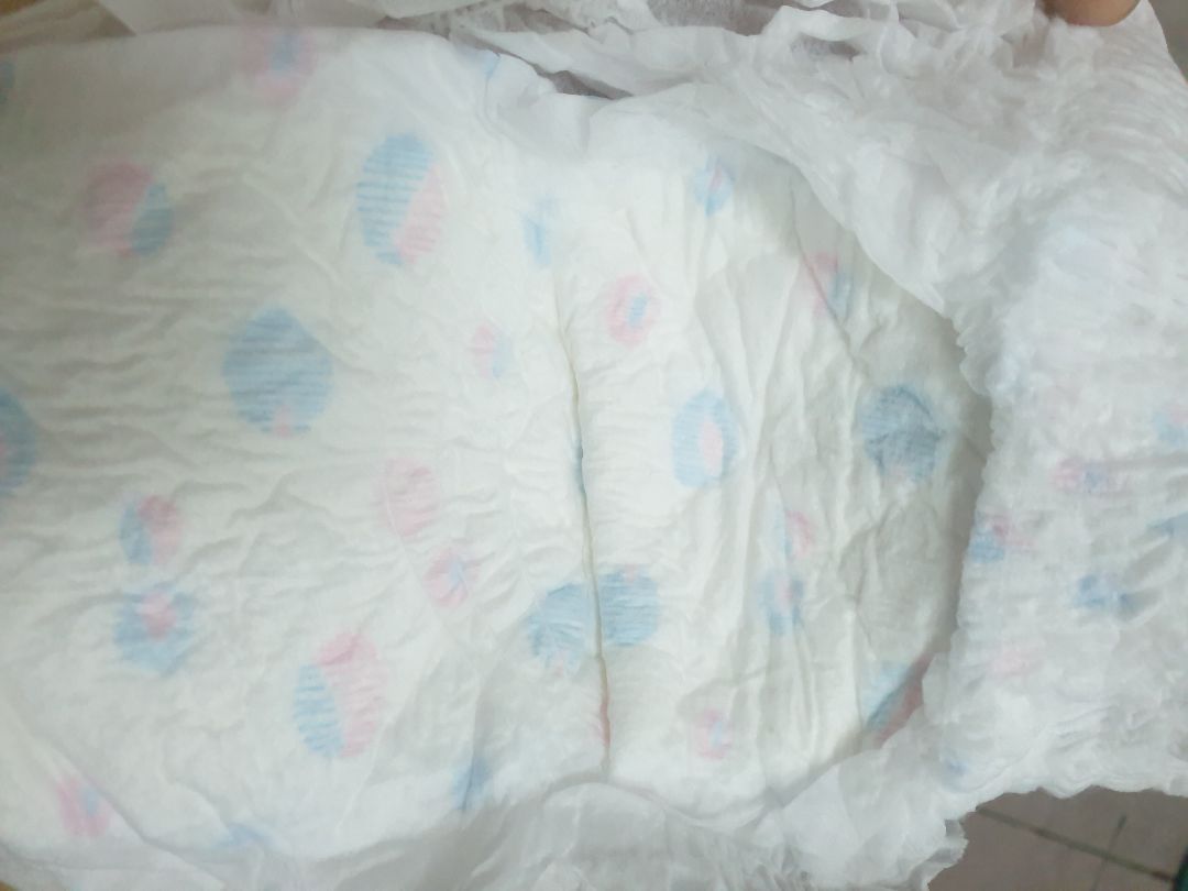 điểm trừ của loại này khác diana ở chỗ. khi lấy bên Diana ra sử dụng là lấy tưdng miếng. có bọc riêng mỗi loại. nhưng loại này thì không. khi lấy ra sử dụng 2 cái đc lồng vào nhau. nên khá bất tiện với mình. giá và độ thoải mái thích hơn bên Diana hơn. Dù sp có bạc hà. nhưng mình mặc ko cảm thấy mát lạnh như loại sensi cool nhé