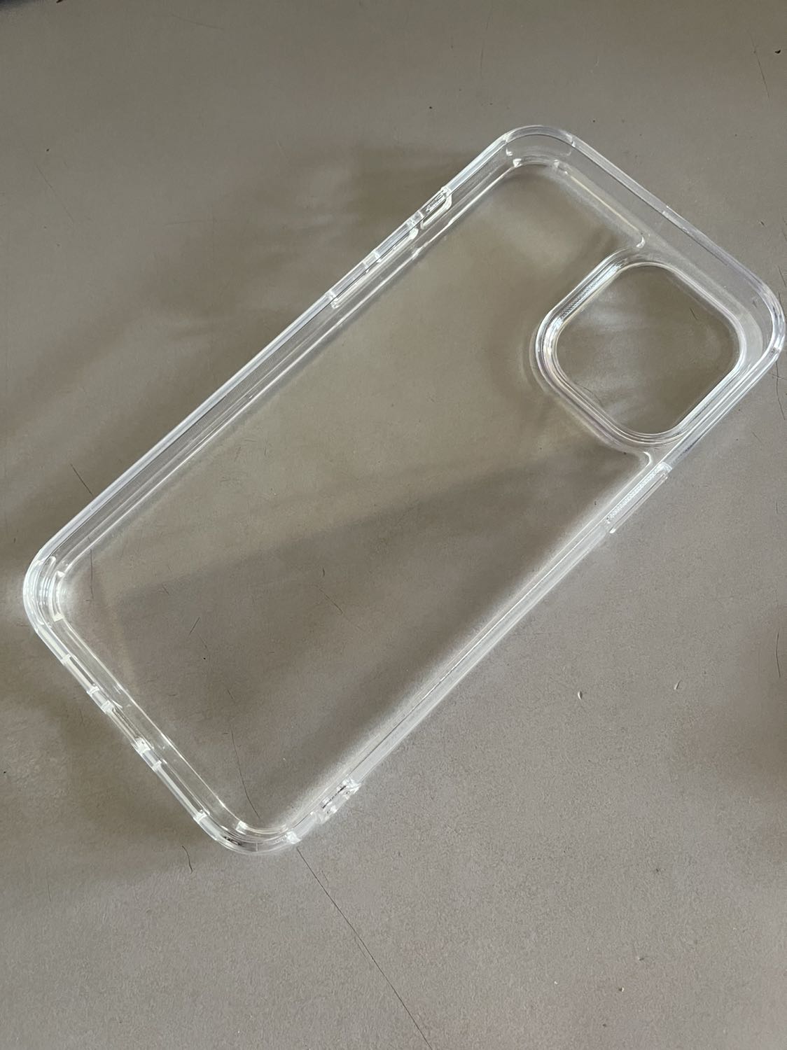 Mình rất thất vọng về sản phẩm này. Mô tả là kính cường lực nhưng khi nhận lại không phải kính. Chất liệu chỉ là nhựa thôi. Mình rất tin cậy ở Tiki nhưng lần này mình rất thất vọng. Nhựa với kính là 2 chất liệu hoàn toàn khác nhau ?