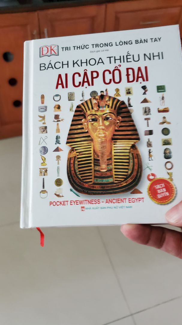 Rất hay ! Điều tuyệt vời là các hình ảnh là thật 100 % ! Tuy nhiên chữ hơi nhỏ nên khó đọc.