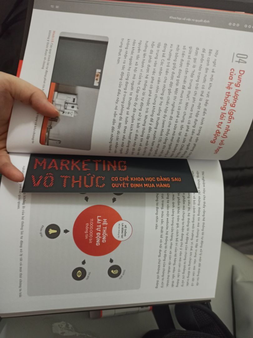 sách bọc kĩ, giao nhanh, trình bày đẹp, giấy xịn nữa 🙉🙉 nội dung thì mn đọc sơ giọng văn đi he, chưa đọc nên chưa bít