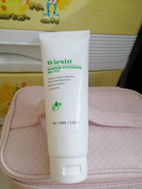 Tẩy da chết này dùng bao phê luôn nha mng. Ko hề cảm giác khô da như những loại tẩy da chết hoá học, da chết bong ra nhẹ nhàng sau khi tẩy vẫn thấy da mềm mịn chứ ko khô rít hay bị căng da đâu. Đáng đồng tiền nha lại còn được mua thêm 1 sản phẩm cùng loại giá 1K xịn thật, mình sẽ giới thiệu cho bạn bè dùng sp này