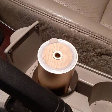 Mới khui hộp mình thấy kích thước máy hơi nhỏ so với tưởng tượng của mình. Nhưng sau khi bỏ vào xe thấy rất hợp. Dùng sau 1 ngày thấy máy chạy rất êm, mình chạy liền gần 2h thấy hơi sương ra vừa phải, cho thêm 2 giọt tinh dầu vào cảm thấ rất sảng khoái. Vỏ thiết kế bằng kim loại rất chắc chắn và nhìn khá sang trọng. Đã từng dùng loại có lõi bông, khi dùng máy này của kobi thấy khác biệt hẳn. Shop đóng gói cẩn thận, giao nhanh, có thiệp cảm ơn nữa. Cám ơn shop, sẽ tiếp tục ủng hộ thêm tinh dầu.