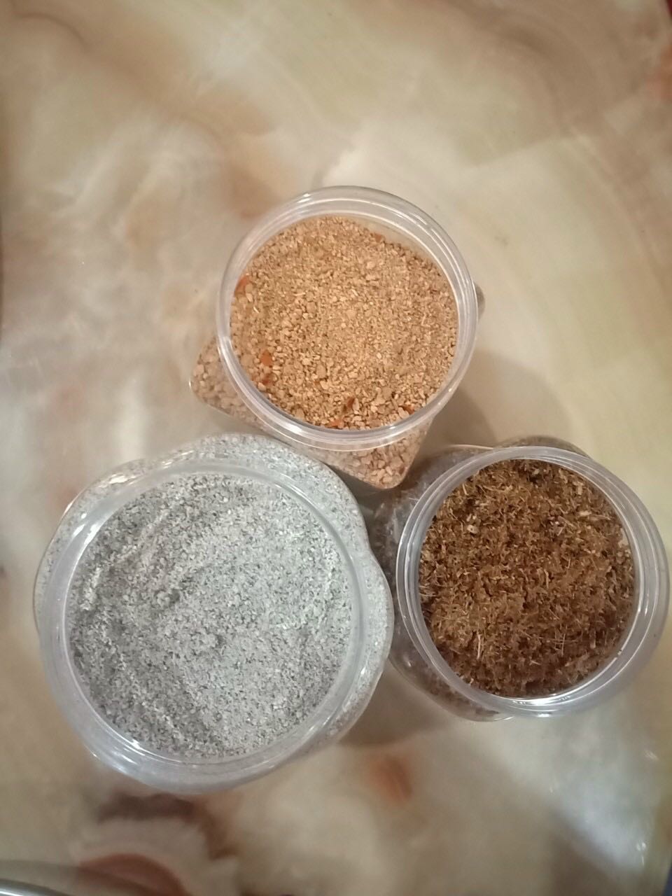 Thơm mùi cà phê. Sau khi tắm cần phải tắm lại sữa tắm vì cà phê vẫn còn bám trên da, dầu dừa nhiều nên làm da mềm và ẩm hơn. Giao hàng nhanh