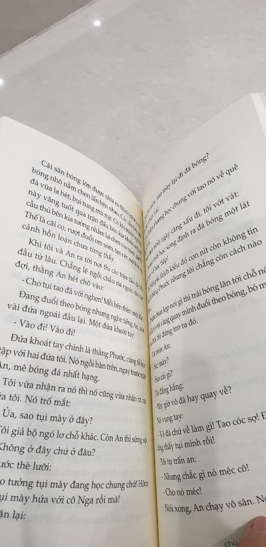 truyện của Nguyễn Nhật Ánh trên Tiki bao giờ cũng làm mình hài lòng.Chất lượng giấy tốt,sách mua về còn mới tinh,ko bị bong tróc ở gáy như mua ở mấy chỗ khác và còn dc bọc nữa.Quá  tuyệt vời lun
