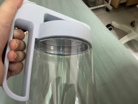 Chất lượng tốt nhe, mình thích cách thiết kế của bình, rất tiện tay để lấy nước và màu tím xanh đúng gu mình nữa. Nhựa đủ dày để chịu nóng.
Tiki vẫn đóng gói và vận chuyển tốt như xưa. Hàng không khiến mình thất vọng tí nào.