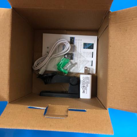 Đặt 3 cái liền nên cứ lo hàng không như ý, mà nhận hàng rồi quá ưng cái bụng. 
Hộp đẹp không hề bị móp méo, đủ hết phụ kiện, cứ tưởng camera để bàn mà có cả chân đế gắn lên tường luôn. 
Like
 Chất lượng ảnh full Hd rất rõ nét, Loa to lắm mọi người, đàm thoại 2 chiều rất ok. xoay được các góc luôn. 
Nói chung đáng đồng tiền bát gạo. Nên mua nhé mọi người. Mong là nó bền dài dài. 
Cho shop 500 like ;)))