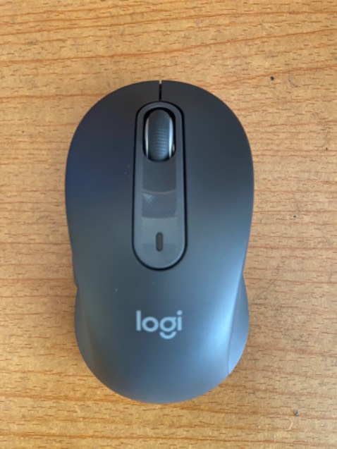 - Giao hàng: Nhanh
- Đóng gói: Cẩn thận
- Thiết kế: Chuột cầm vừa vặn và chắc tay, bấm rất êm, không hề phát tiếng ồn.