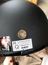 Làm sao gắn kính vô được shop ơi