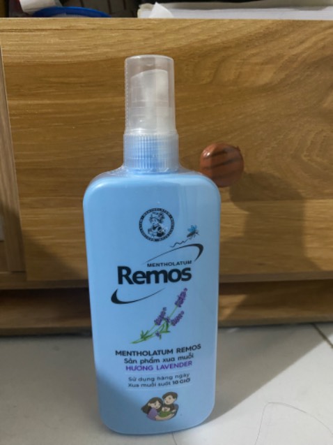 Mùi thơm dễ chịu, xịt ra thấy khô nhanh kh rít, đang có dịch sxh nên xài thường xuyên cho an toàn